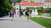 Städte wie Wien, Salzburg oder Zell am See hängen besonders an arabischen und asiatischen Gästen ...