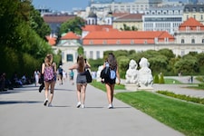 Städte wie Wien, Salzburg oder Zell am See hängen besonders an arabischen und asiatischen Gästen ...