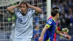 Italien-Stürmer Francesco Esposito kann es nicht fassen – seine Squadra Azzurra ist wieder nicht ...