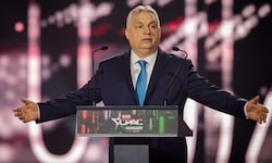 Der seit 16 Jahren regierende rechtsnationalistische Ministerpräsident Viktor Orbán steht ...