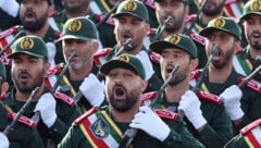 Die Revolutionsgarde empfahl den Mitarbeitern, „umgehend ihren Arbeitsplatz zu verlassen, um ihr ...