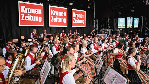 Who will be the 2026 “Krone” band?