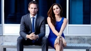 Herzogin Meghans ehemaliger „Suits“-Kollege Patrick J. Adams plauderte über die Zusammenarbeit ...