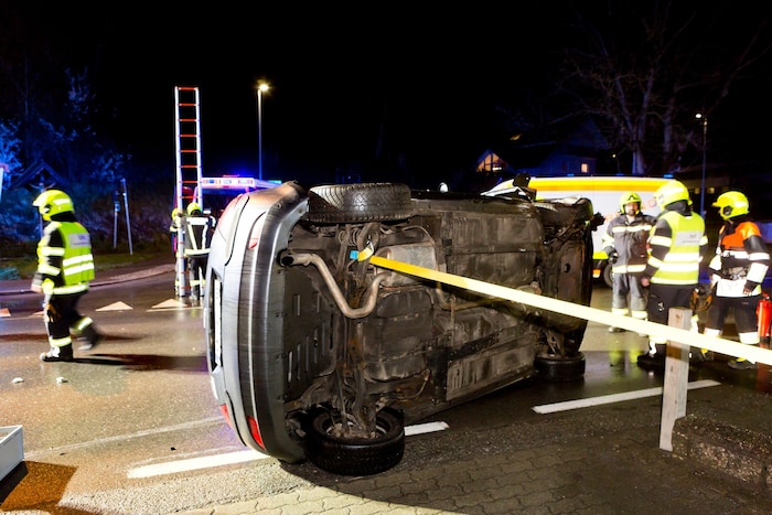 Für die Dauer der Bergungsarbeiten musste der Verkehr örtlich umgeleitet werden.