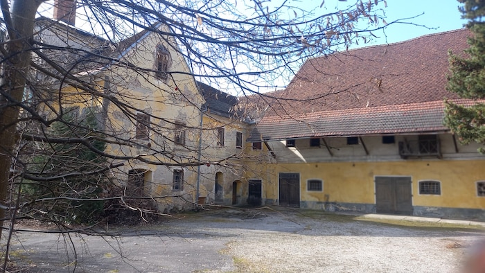 Der Bürgermeister ärgert sich pber den „Schandfleck“.