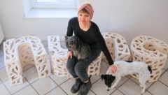 Josseline Engeler: Installationen aus Keramik, oft KI-generiert