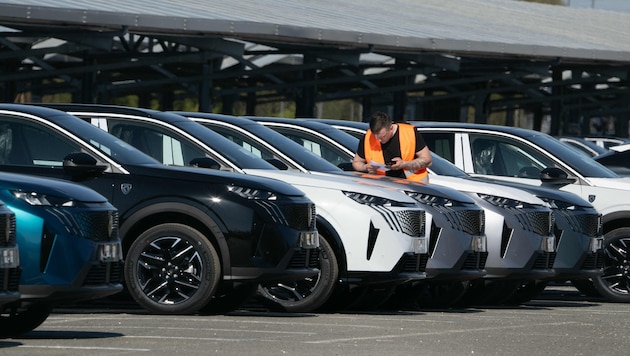 Verbrenner sind derzeit eher Ladenhüter, elektrische Modelle wurden schlagartig für viele Leute ...