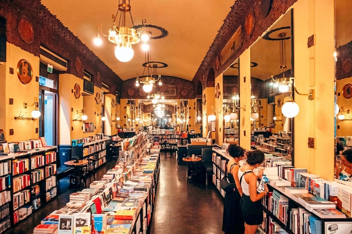 Im Caffè San Marco können Besucher nicht nur köstlichen Espresso trinken und Dolci essen, ...