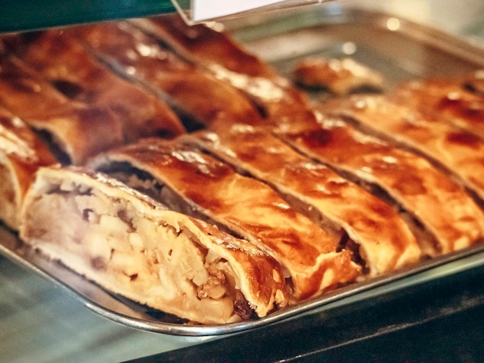 Apfelstrudel gehört zur Triester Küche wie Wein