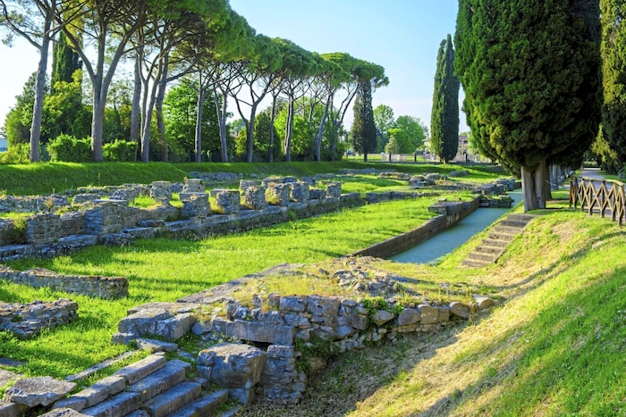 Aquileia bei Grado ist ein echtes Freilichtmuseum und beeindruckt mit römischen Ausgrabungen, ...