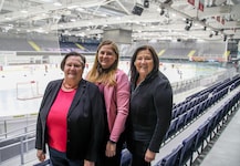 Hetti Göhner, Julia und Carmen Kiefer (von links) haben das Synchroneiskunstlaufen nach ...