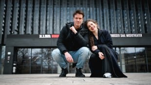 Er hat Höhenangst- sie rettet ihn! Mathias Edenborn (Edward) und Sofie De Schryver (Vivian) ...