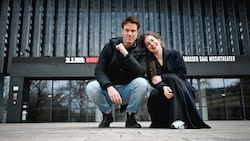 Er hat Höhenangst- sie rettet ihn! Mathias Edenborn (Edward) und Sofie De Schryver (Vivian) ...