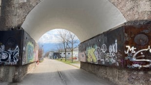 Dieser Durchgang in den Viaduktbögen hätte ein Schmuckstück sein sollen: Nun streiten sich ...