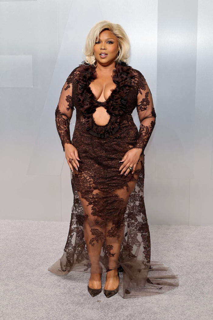 Sängerin Lizzo zeigte bei der Oscar-Party der „Vanity Fair“ ihre erschlankten Kurven. Im ...