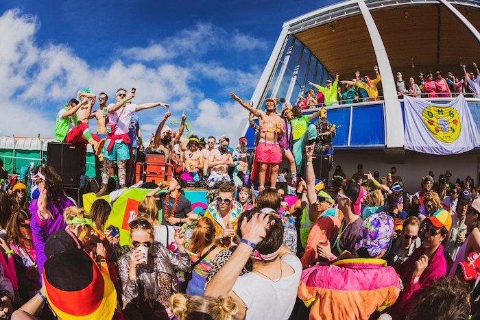 Beim „Ugly Skiing Day“ in der Axamer Lizum kann es nicht bunt genug sein.