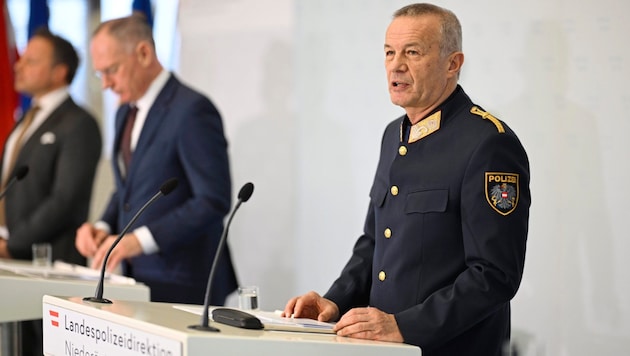 Landespolizeidirektor Franz Popp informierte über die neueste kriminalpolizeiliche ...