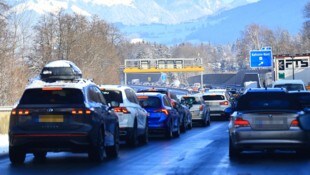 Ostern steht vor der Tür: In den Urlaubsregionen, vor allem im Westen, rollt eine Verkehrswelle ...