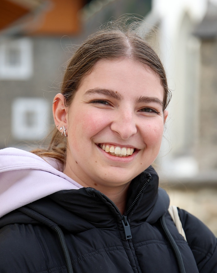 Emely Panzl spart noch auf ihre eigenen vier Wände.