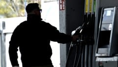 Ab Donnerstagmittag soll die Spritpreisbremse greifen. 