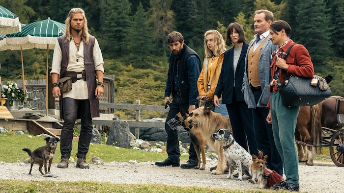 Hundetrainer Nodon (Gíslason) soll Hakan (Waller), Babs (Herrmann), Uschi (Lara), Helmut ...