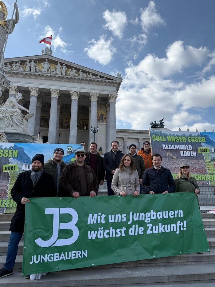Direkt vor dem österreichischen Parlament machten auch die Jungbauern ihrem Ärger Luft
