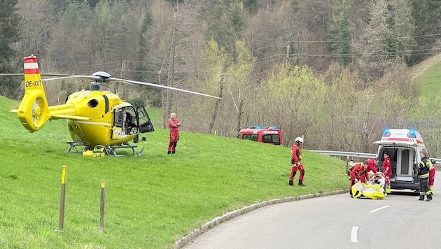 Der Verletze wurde mit dem Helikopter abtransportiert.