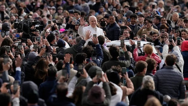 Papst Leo XIV. gab am Mittwoch eine Generalaudienz für rund 3000 Menschen am Petersplatz.
