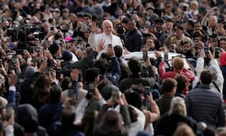 Papst Leo XIV. gab am Mittwoch eine Generalaudienz für rund 3000 Menschen am Petersplatz.