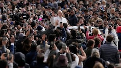 Papst Leo XIV. gab am Mittwoch eine Generalaudienz für rund 3000 Menschen am Petersplatz.