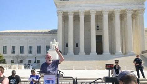 Trumps Idee, das US-Geburtsrecht auf Staatsbürgerschaft anzuschaffen, hatte für Proteste ...