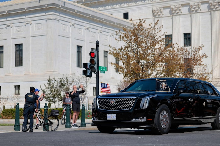 Trumps Limousine vor dem Supreme Court