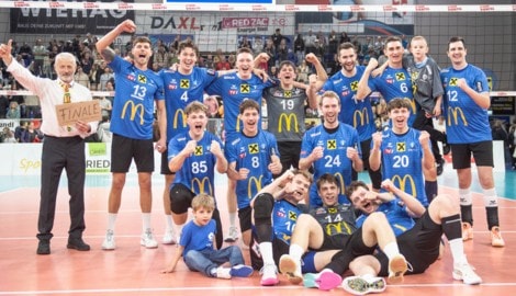 Historisch: Coach Siller (l.) und die Rieder zogen ins Finale ein.