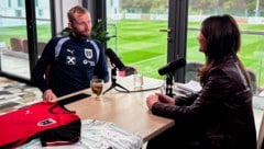 Konrad Laimer im Gespräch mit ServusTV-Moderatorin Julia Kienast.