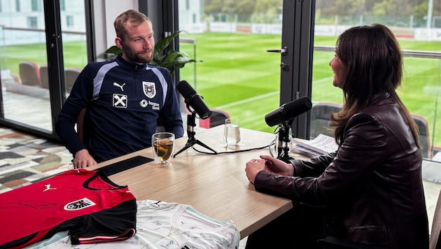 Konrad Laimer im Gespräch mit ServusTV-Moderatorin Julia Kienast.