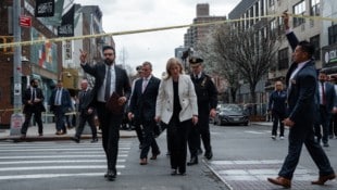 Der New Yorker Bürgermeister Zohran Mamdani und die Polizeichefin von New York, Jessica Tisch, ...