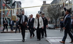 Der New Yorker Bürgermeister Zohran Mamdani und die Polizeichefin von New York, Jessica Tisch, ...