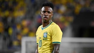 Vinicius Junior läuft mit der Trikotnummer 10 auf.