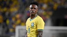 Vinicius Junior läuft mit der Trikotnummer 10 auf.