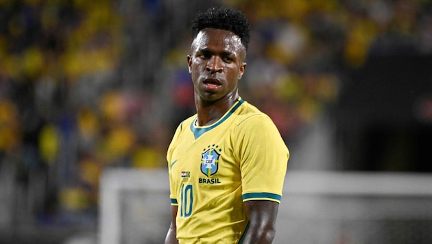Vinicius Junior läuft mit der Trikotnummer 10 auf.