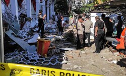 In der Stadt Manado wurde ein Sportkomplex schwer beschädigt.