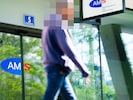 Vor allem ältere Mitarbeiter werden für die Betriebe nun teurer.