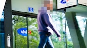 Vor allem ältere Mitarbeiter werden für die Betriebe nun teurer.