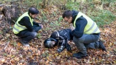 Ersthelfer müssen zunächst das Bewusstsein des Verletzten kontrollieren.