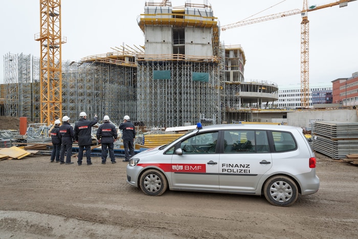 Die Finanzpolizei führte österreichweit mehrere Razzien am Bau durch. Die Ergebnisse geben einen ...