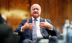 Bundeskanzler Stocker (66) arbeitet als Kanzler selbst im Alter.