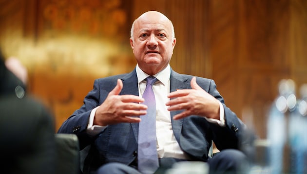 Bundeskanzler Stocker (66) arbeitet als Kanzler selbst im Alter.