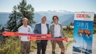 Daniel Berchthaller, Geschäftsführer der Reiteralm (Mitte), folgt auf Fabrice Girardoni (re.) ...