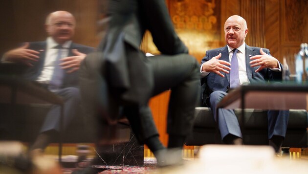 Kanzler Christian Stocker äußerte sich im Gespräch mit der „Krone“ zum Iran-Krieg, zu den ...