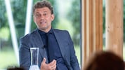 Intendant Jonas Kaufmann bei der Präsentation in Erl.